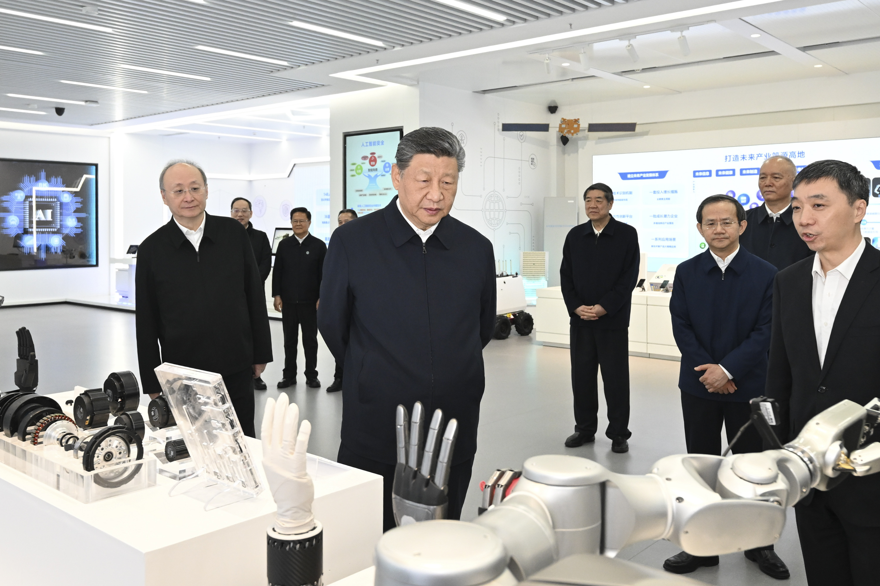 △ 2026年2月9日，習(xí)近平總書記在位于北京亦莊的國(guó)家信創(chuàng)園考察。